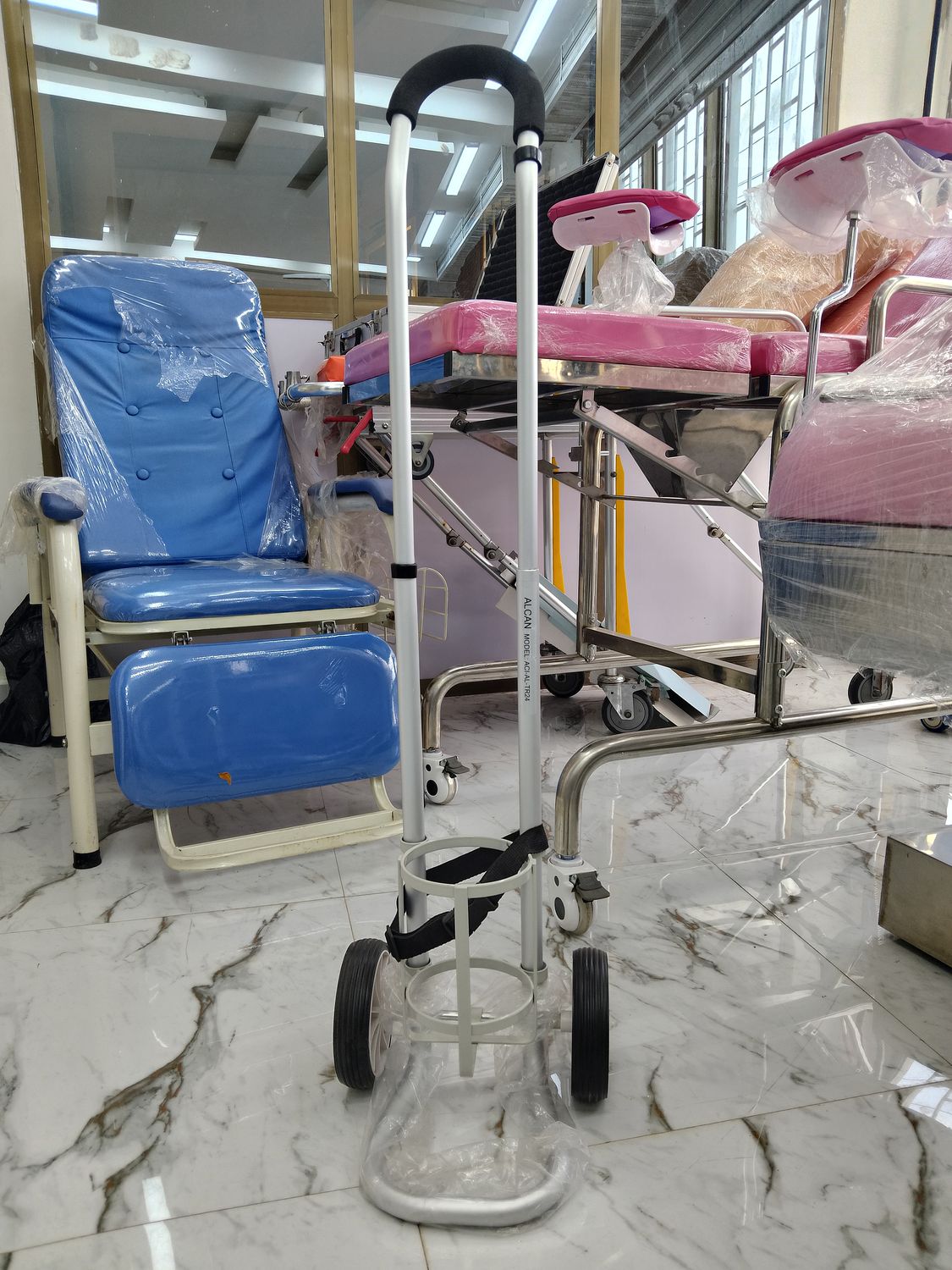 Obstetric delivery bed