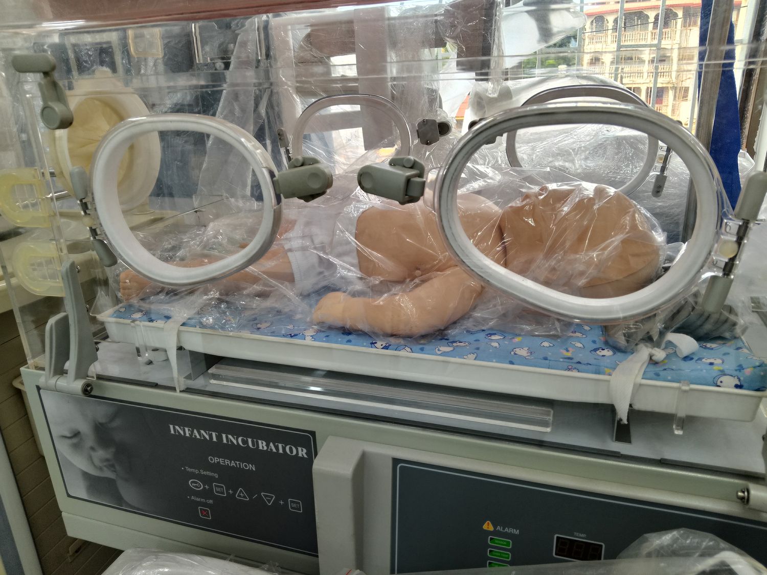 Infant incubator
