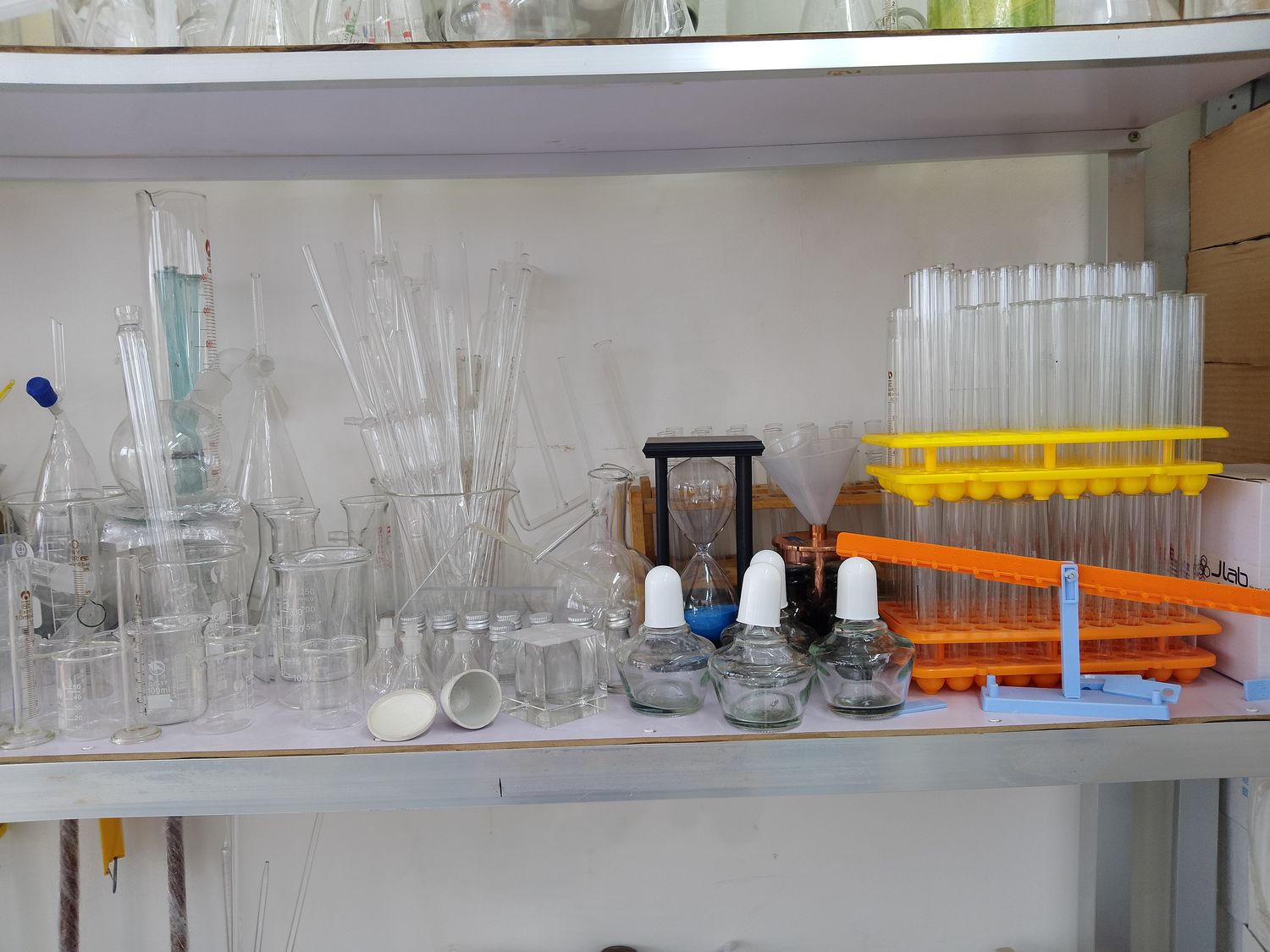 Laboratory glassware
